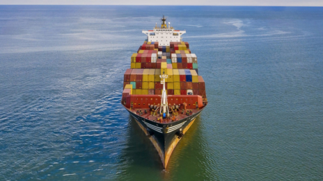 Lieferkettengesetz: Containerschiff auf großer Fahrt