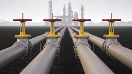 ESG: Pipelines vor einer Raffinerie