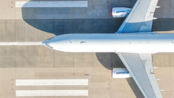 Flugzeug Rollbahn von oben 