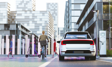 Ein Elektroauto steht in einer futuristischen Stadtlandschaft an einer Ladesäule. Daneben eine Radfahrerin. 
