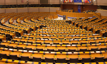 Symbolbild zu gesetzlichen Änderungen 2026: Plenarsaal des EU-Parlaments