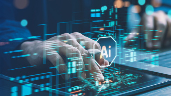 Symbolbild  zum Thema AI Souveränität. Zu sehen ist eine Hand, die auf einer Tastatur schreibt, davor ist ein AI-Symbol abgebildet. 