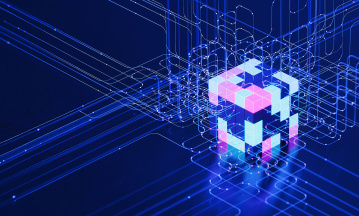 Digitaler bunter Würfel vor digitaler Oberfläche und Datenströmen