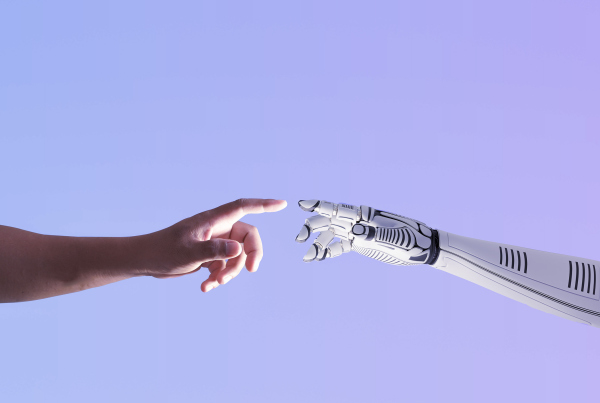 Menschenhand und Roboterhand, Von Mensch zu Maschine: Wie KI die Finanzwelt verändert