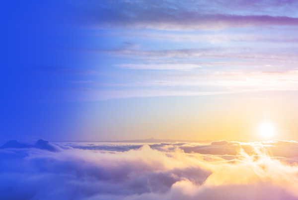 Sonne über den Wolken, Symbolbild für neue Anforderungen der BaFin zum Cloud-Einsatz in der Finanzbranche