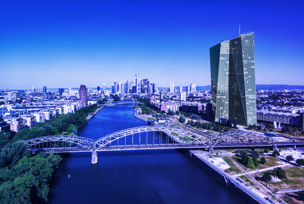 Skyline von Frankfurt und EZB, Symbolbild für Die Antigeldwäschebehörde AMLA kommt nach Deutschland
