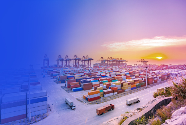 Hafen und Container, Symbolbild für: Was die neuen Anforderungen nach CSDDD für Finanzinstitute bedeuten