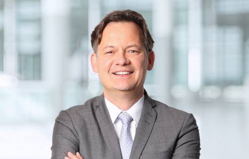 Oliver Thiel Senior Manager, Financial Services