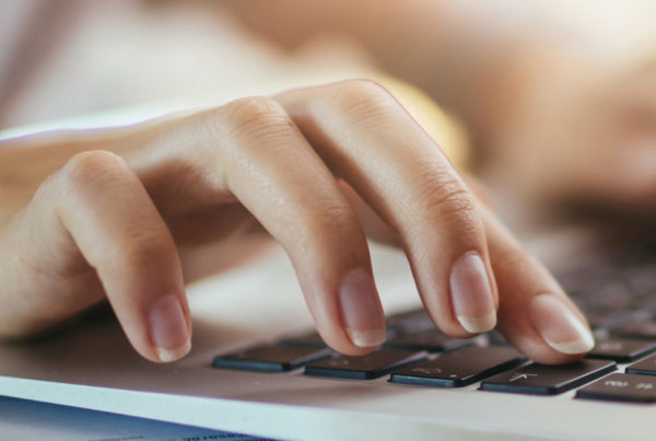 Close up of a woman using a laptop