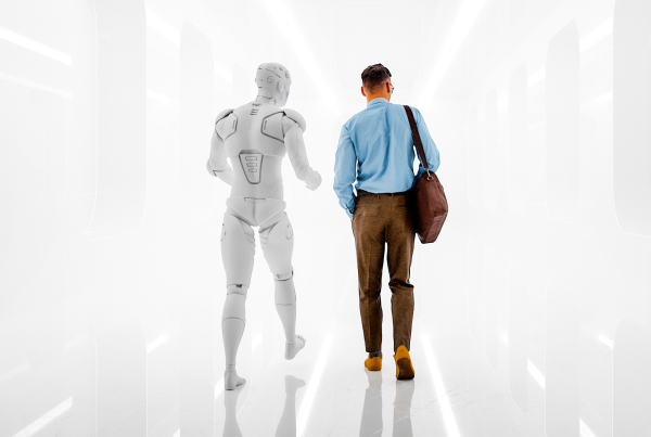 Mann geht mit KI Roboter nebeneinander